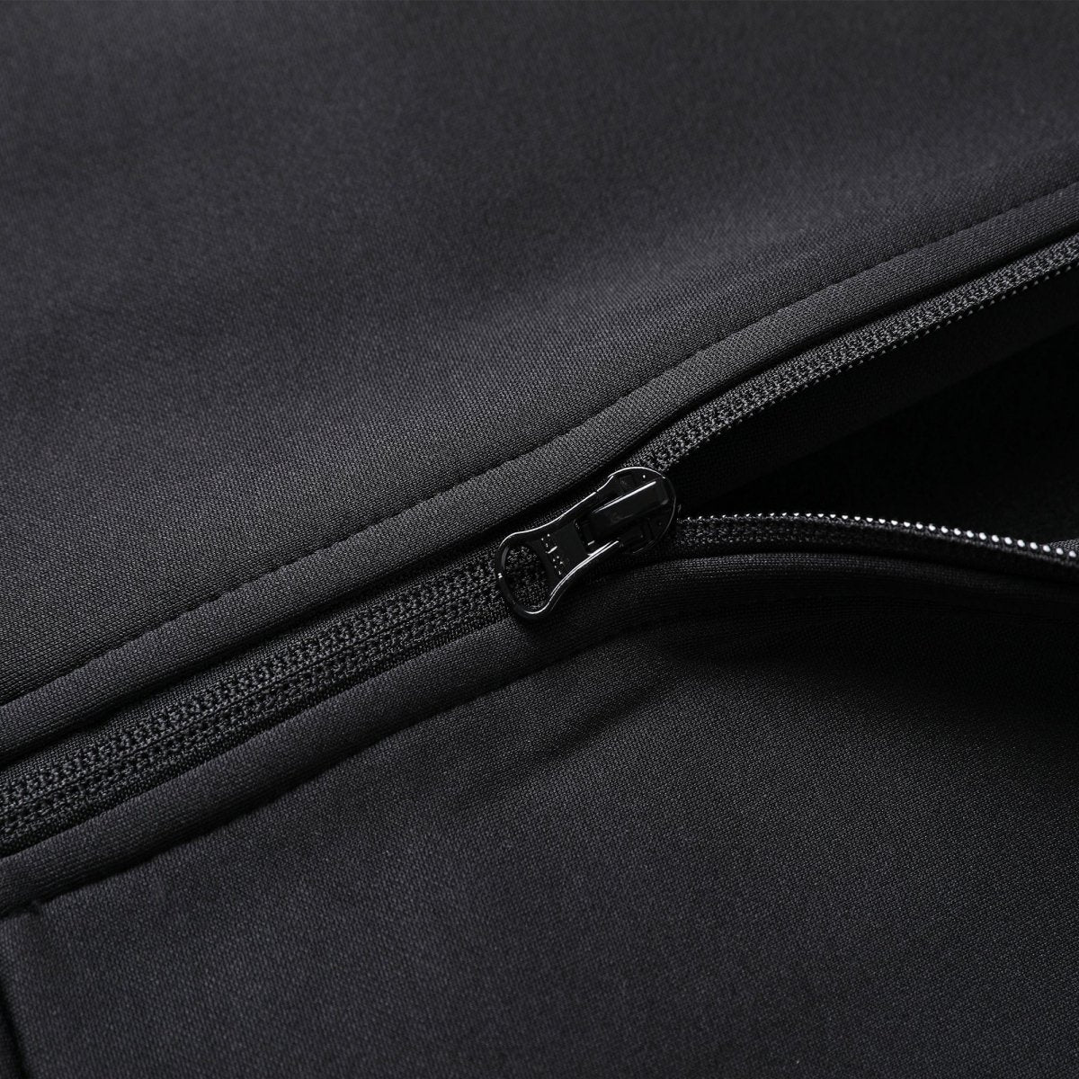 ladies wonder zip hoodie zipper detail close-up – Big Bee Workwear
