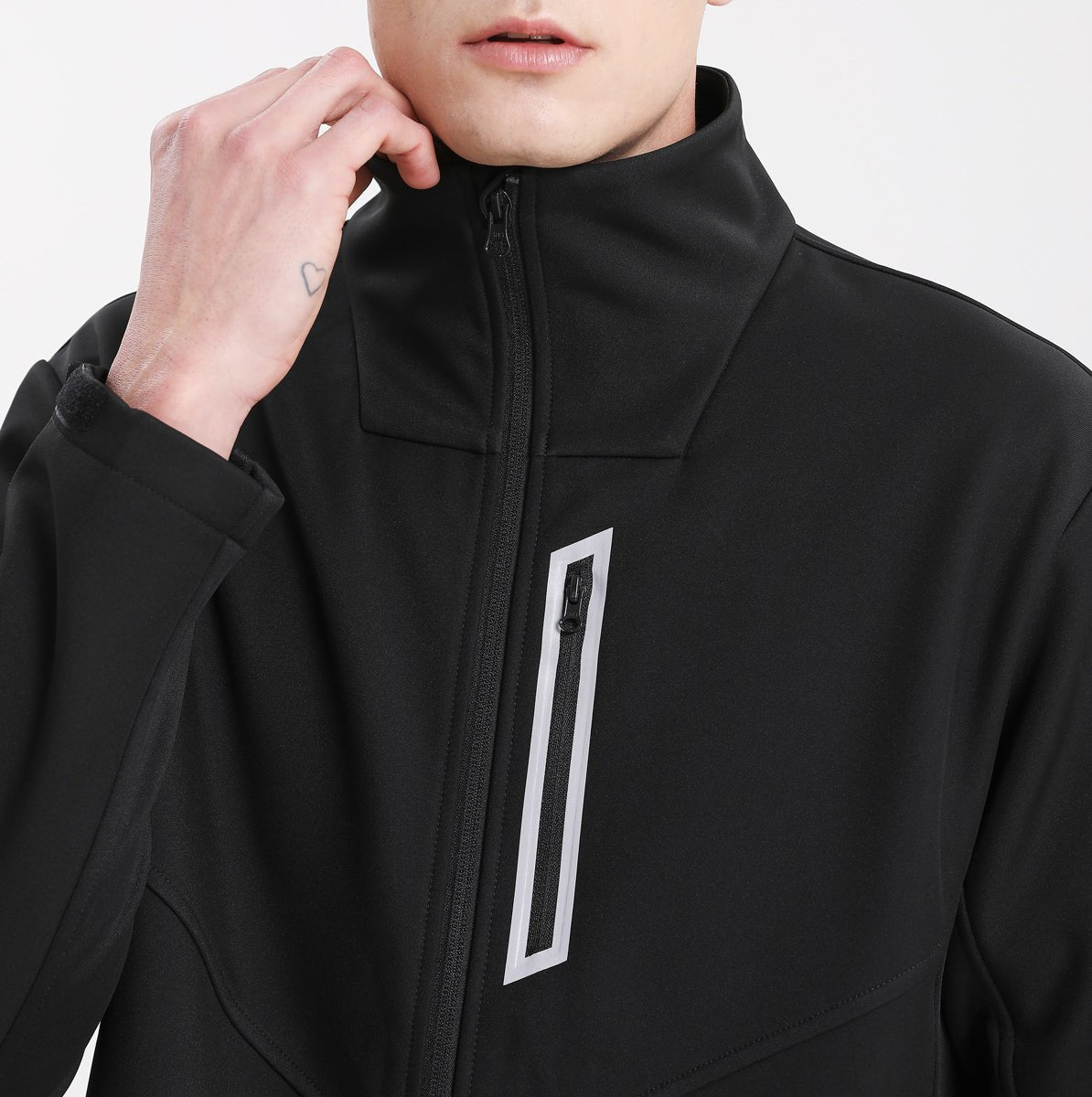 core softshell jacket zipper detail close-up – ISUSI