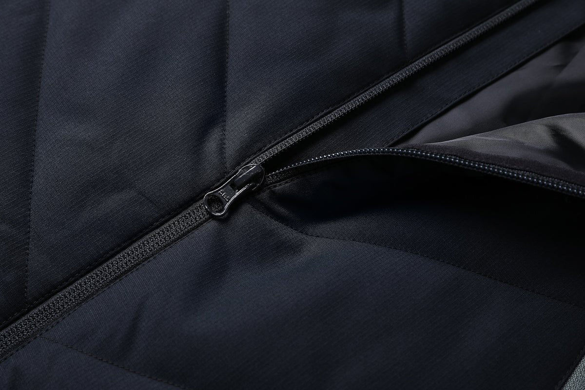 climb puffer vest zipper detail close-up – ISUSI