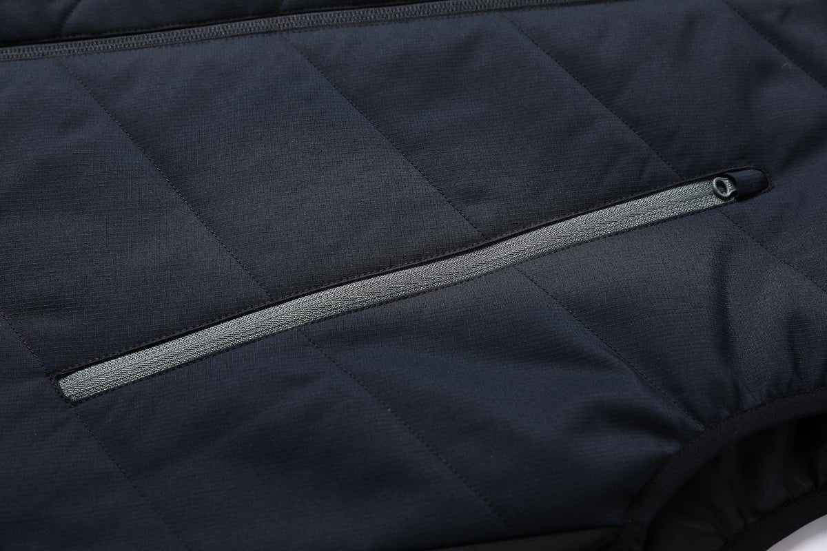 climb puffer vest zipper detail close-up – ISUSI