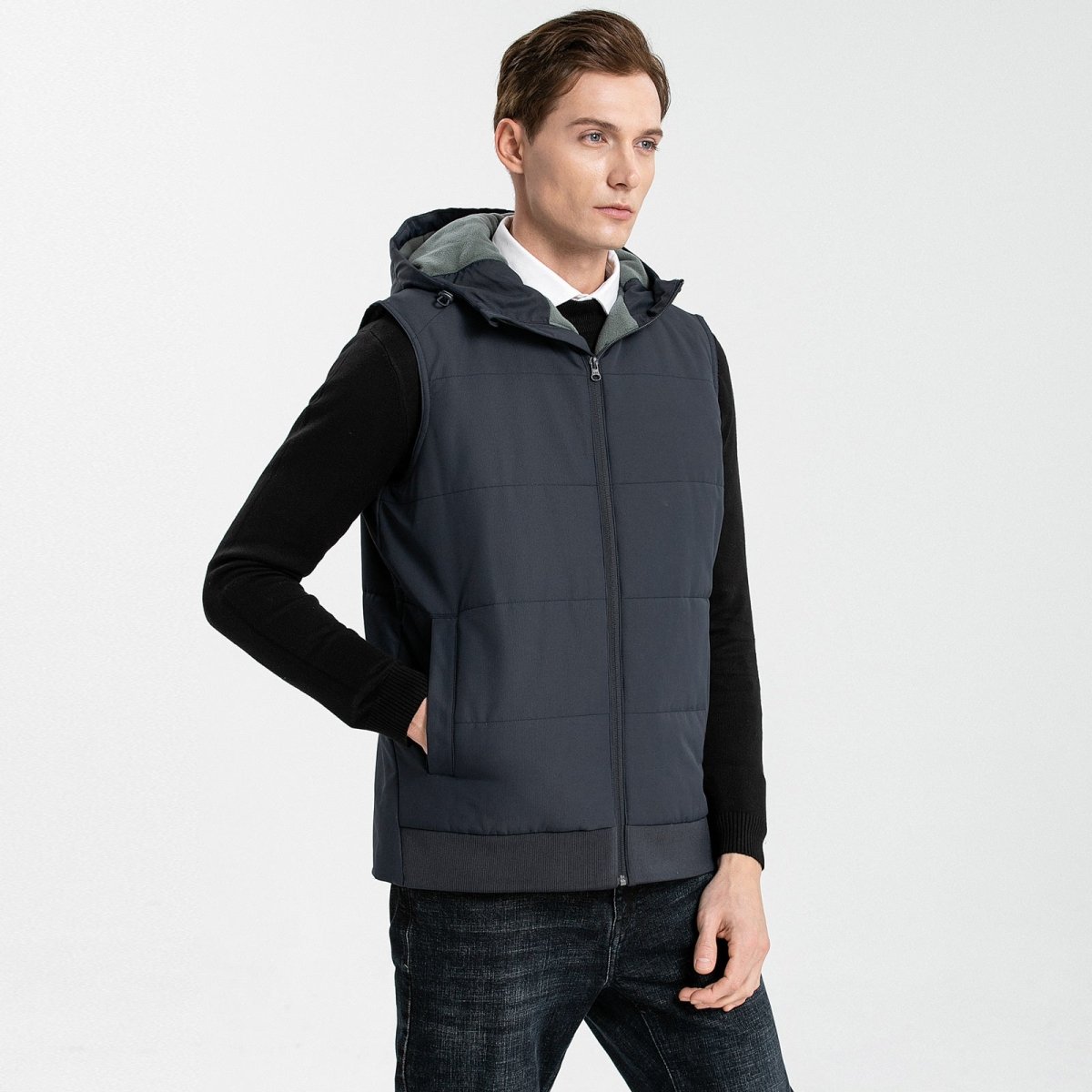 essential puffer vest in black, model walking pose – ISUSI