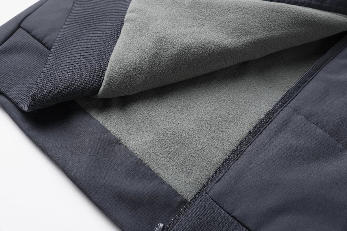 essential puffer vest fabric texture close-up – ISUSI