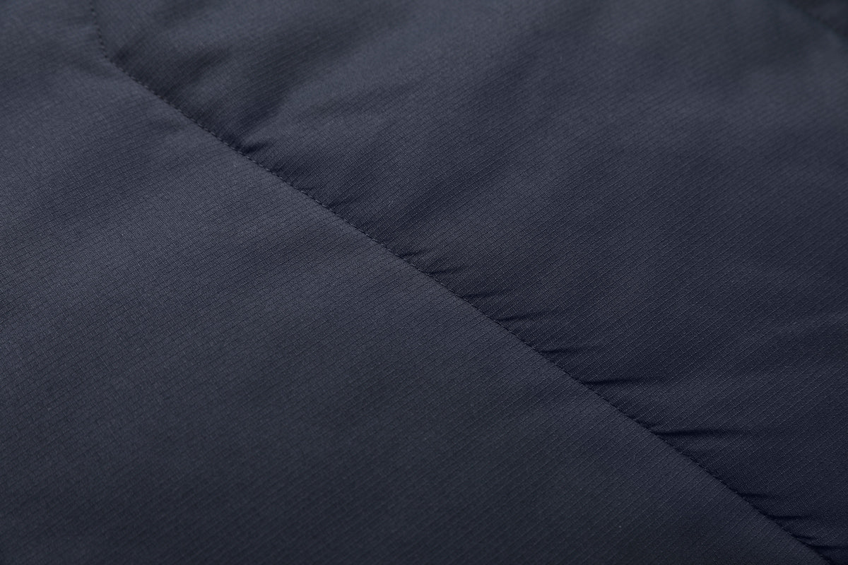 elite puffer vest fabric texture close-up – ISUSI