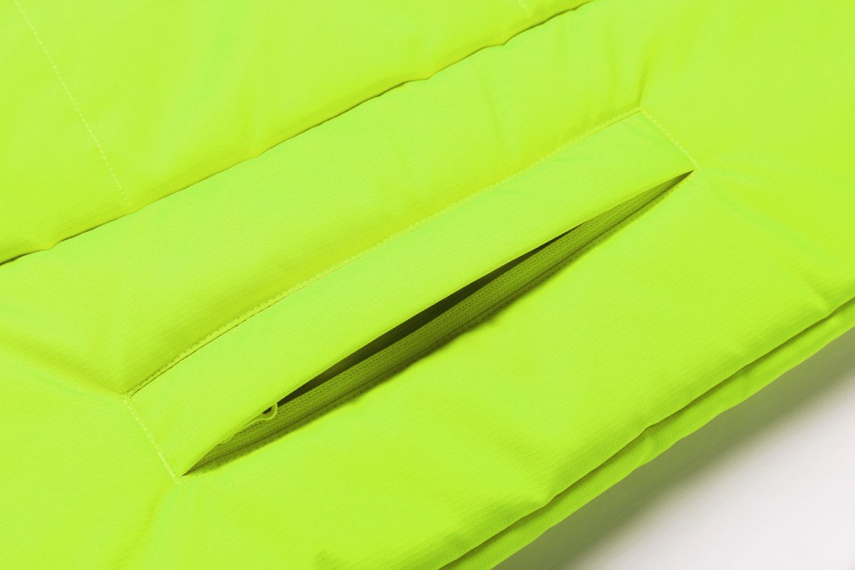 strike puffer vest pocket detail close-up – ISUSI