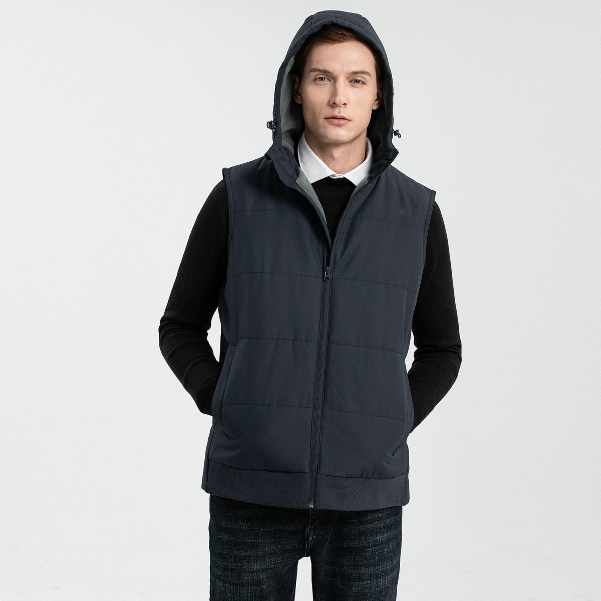"essential puffer vest in black, model in action – ISUSI"