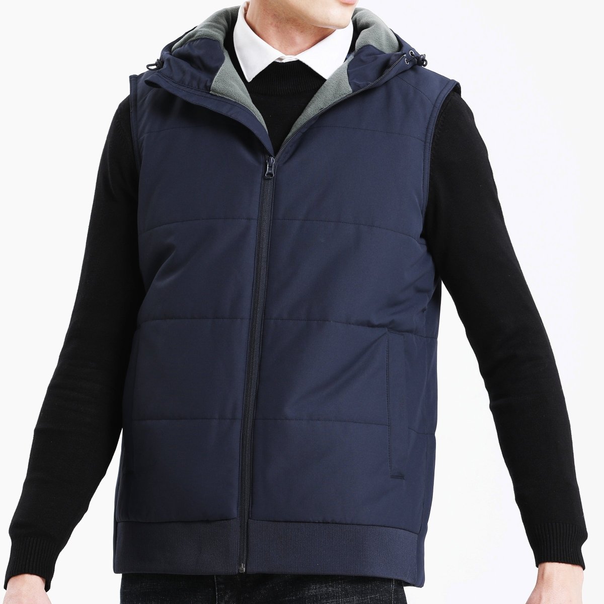 "essential puffer vest in blue-navy, model in action – ISUSI"