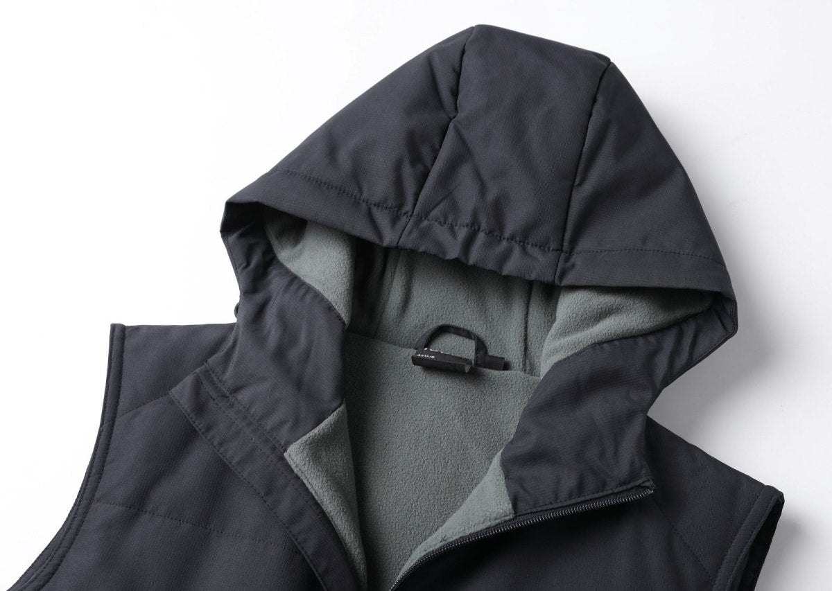 "essential puffer vest collar detail close-up – ISUSI"