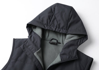 "essential puffer vest collar detail close-up – ISUSI"