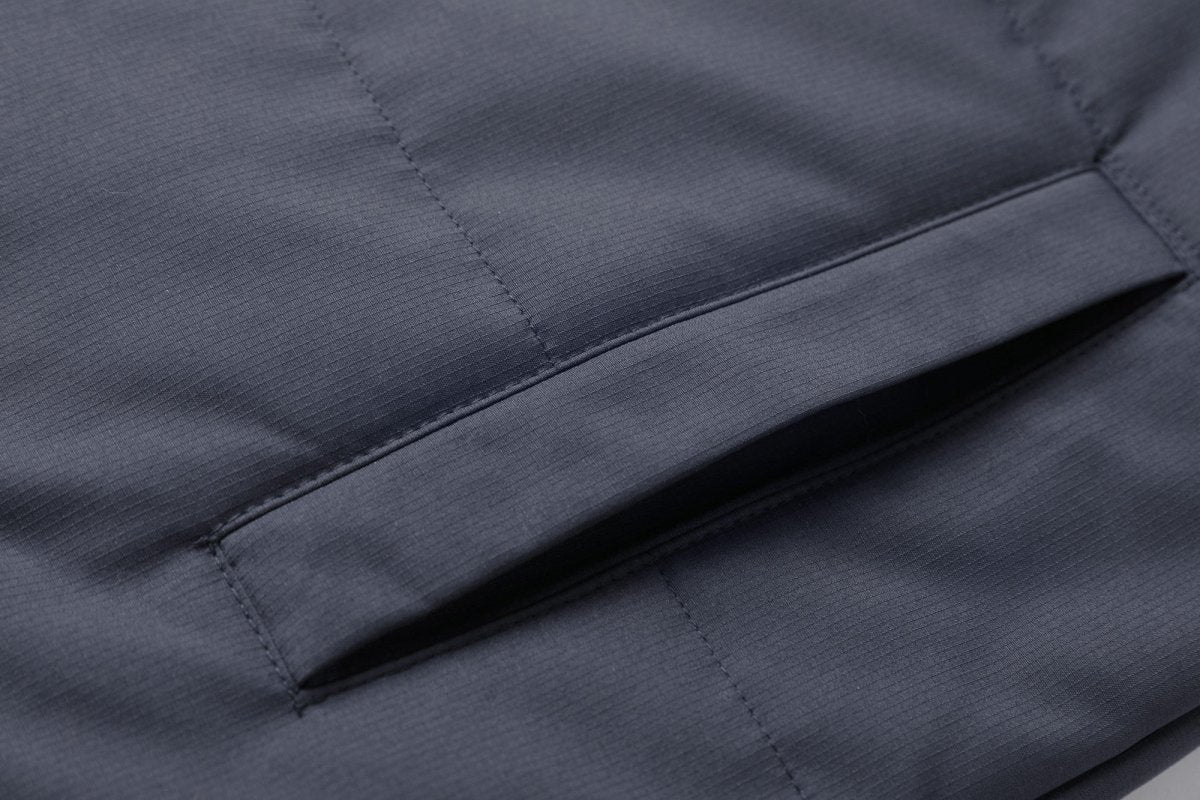 "essential puffer vest pocket detail close-up – ISUSI"