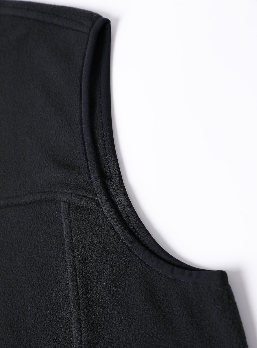 "easy fleece vest side detail close-up – ISUSI"