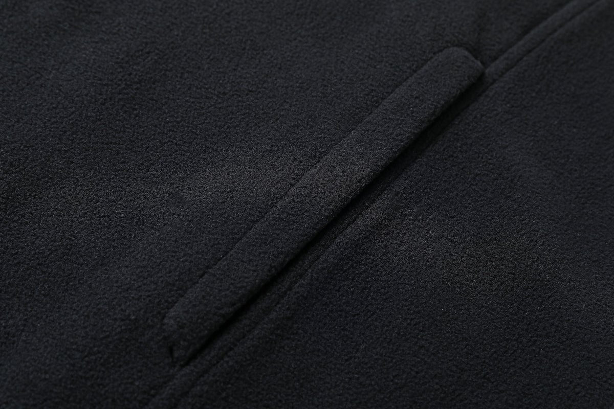 "easy fleece vest pocket detail close-up – ISUSI"