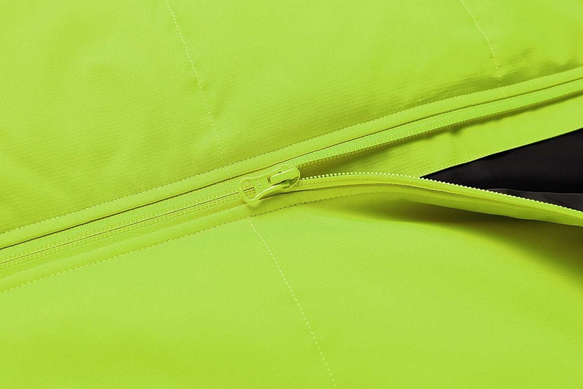 "ladies strike puffer vest zipper detail close-up – ISUSI"