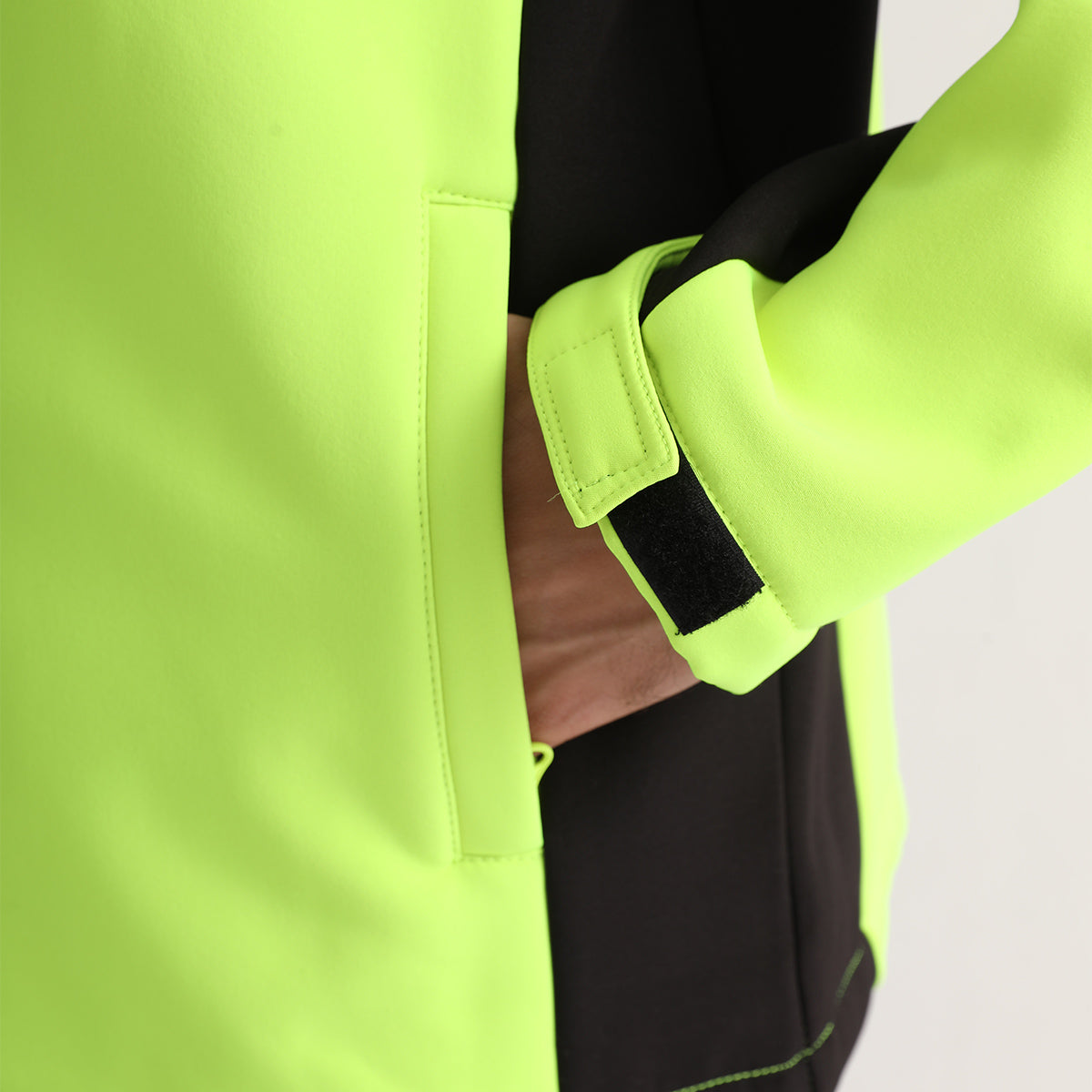 Big Bee Hi-Vis PANEL Softshell Jacket, Contrast Team Wear - Big Bee